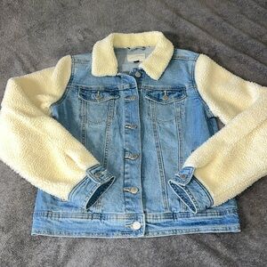Universal thread Denim Jacket Woman’s size Small